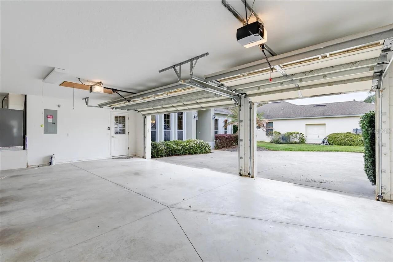 3804 Bayshore Cir, Tavares, FL 32778 photo
