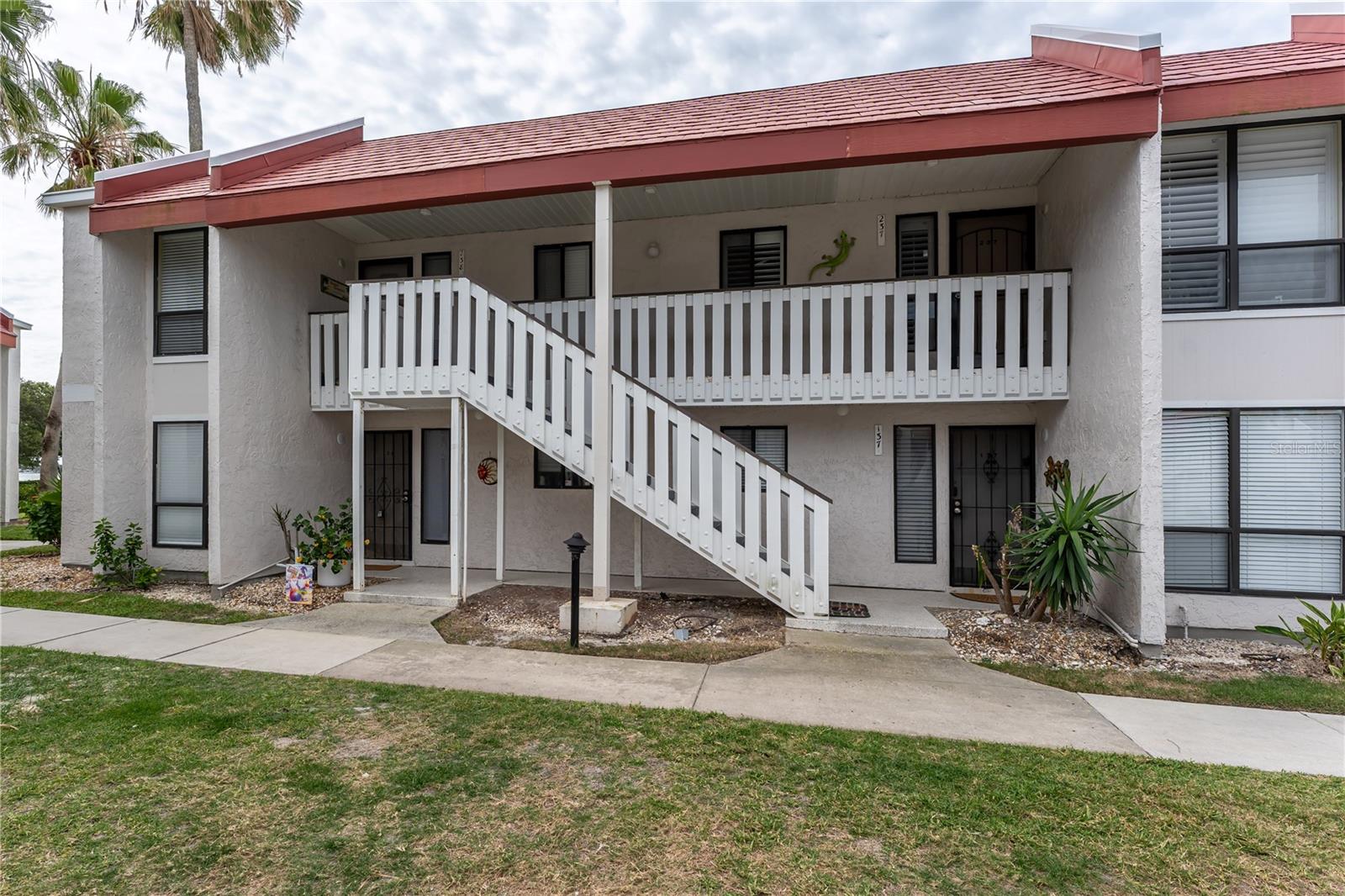 1801 Gulf Dr, Bradenton Beach, FL 34217
