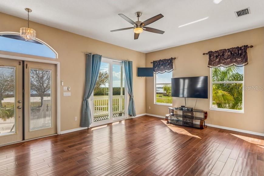 402 Shore Dr, Oldsmar, FL 34677 photo