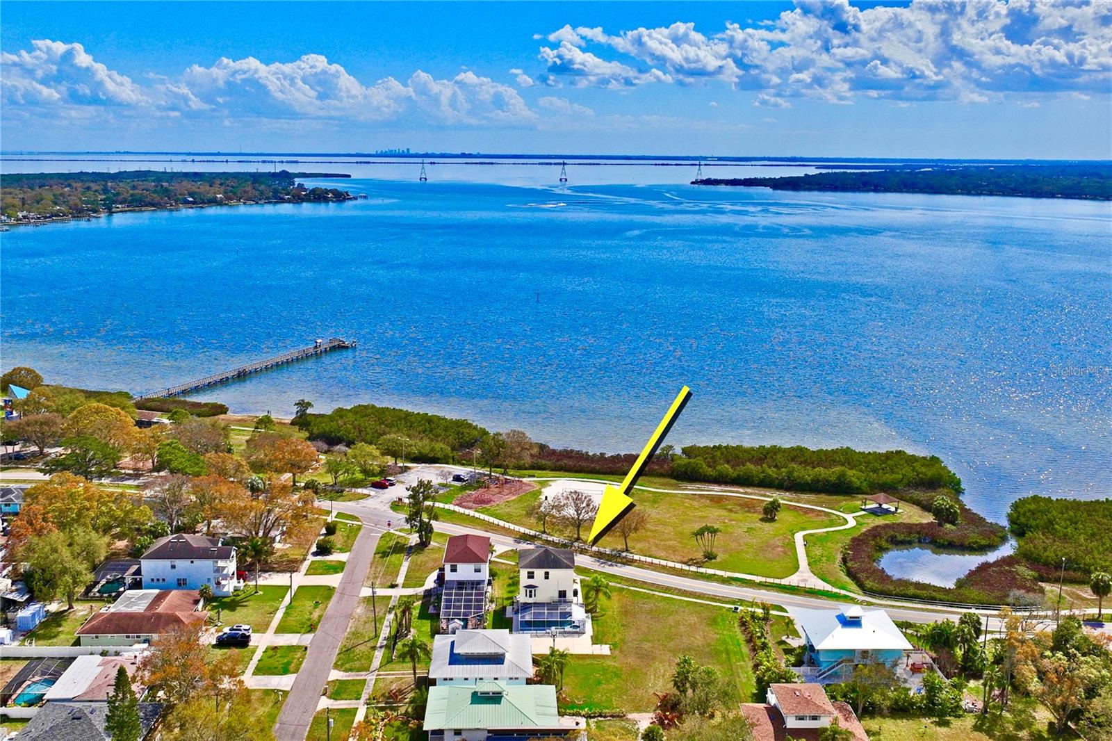 402 Shore Dr, Oldsmar, FL 34677