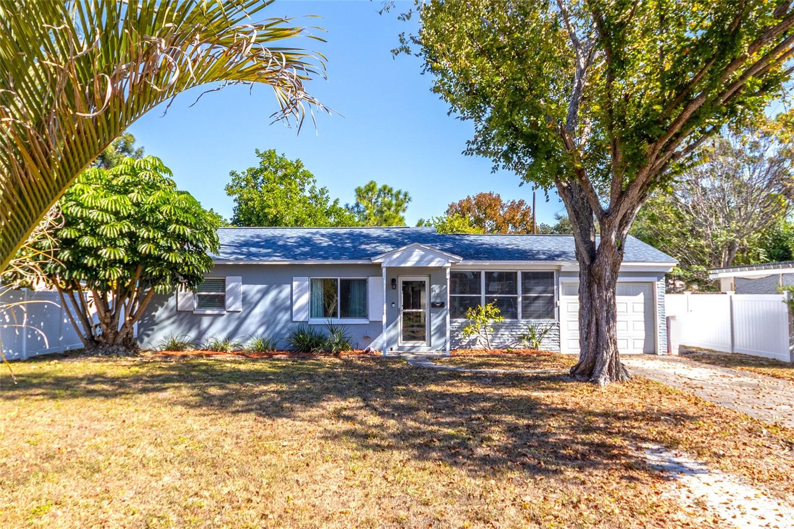 1725 Bradshaw Ln, Saint Petersburg, FL 33710