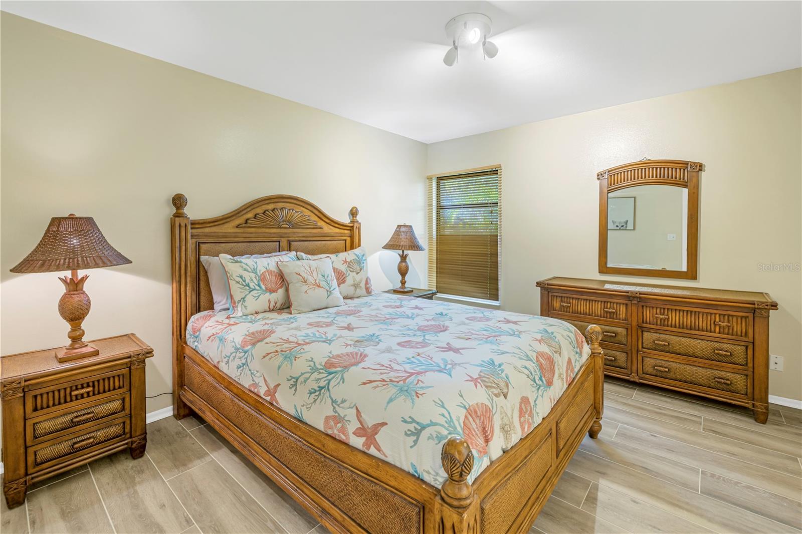 Single Family Residence in SARASOTA FL 752 TROPICAL CIRCLE 22.jpg