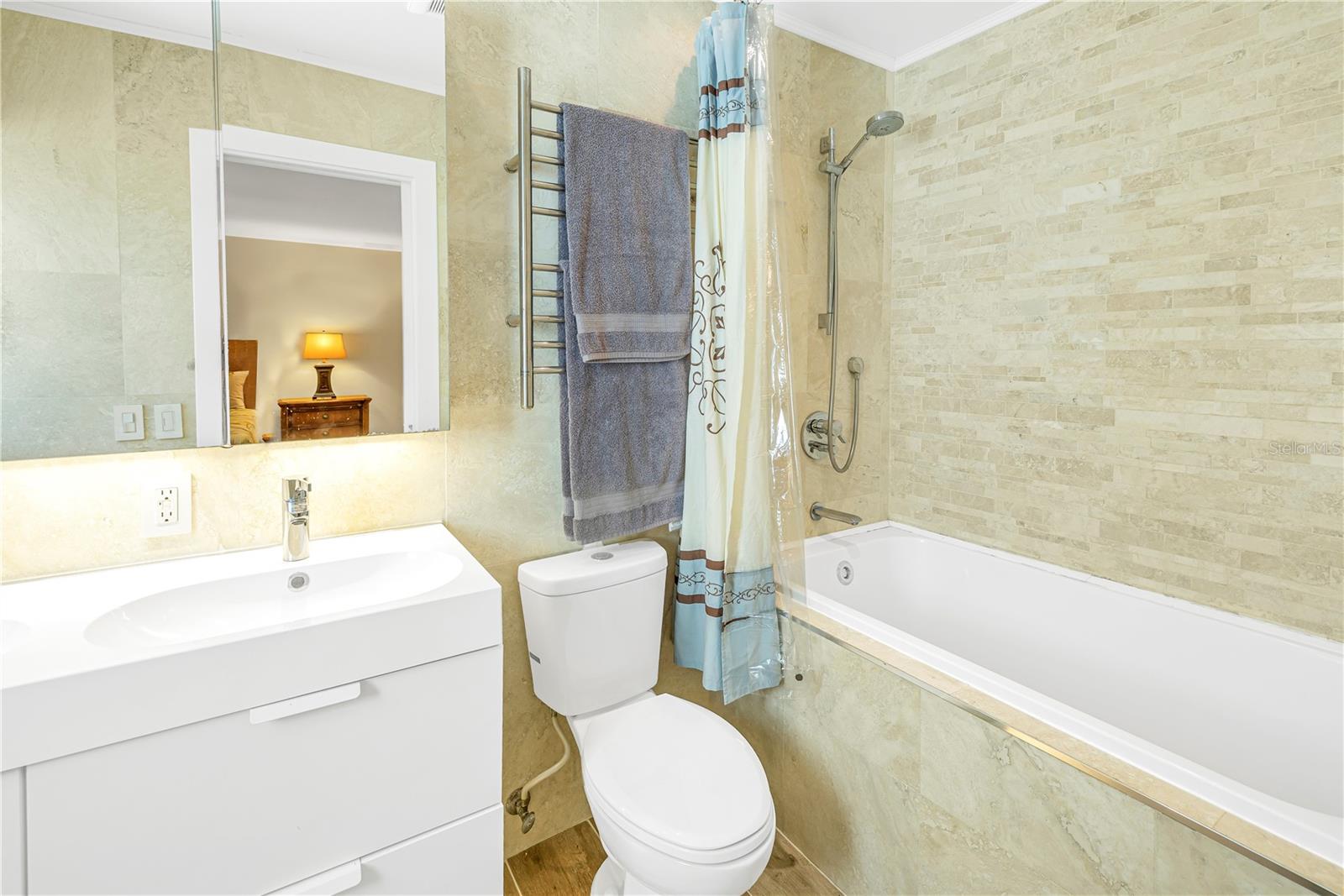 Single Family Residence in SARASOTA FL 752 TROPICAL CIRCLE 35.jpg