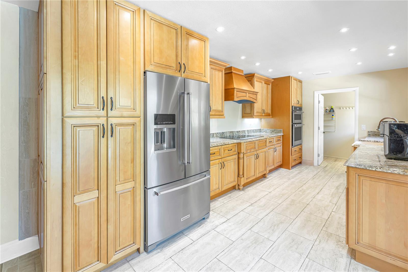 Single Family Residence in SARASOTA FL 752 TROPICAL CIRCLE 13.jpg