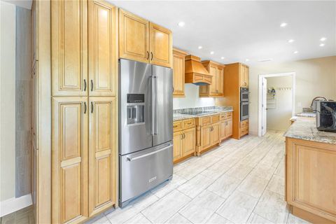 Single Family Residence in SARASOTA FL 752 TROPICAL CIRCLE 13.jpg