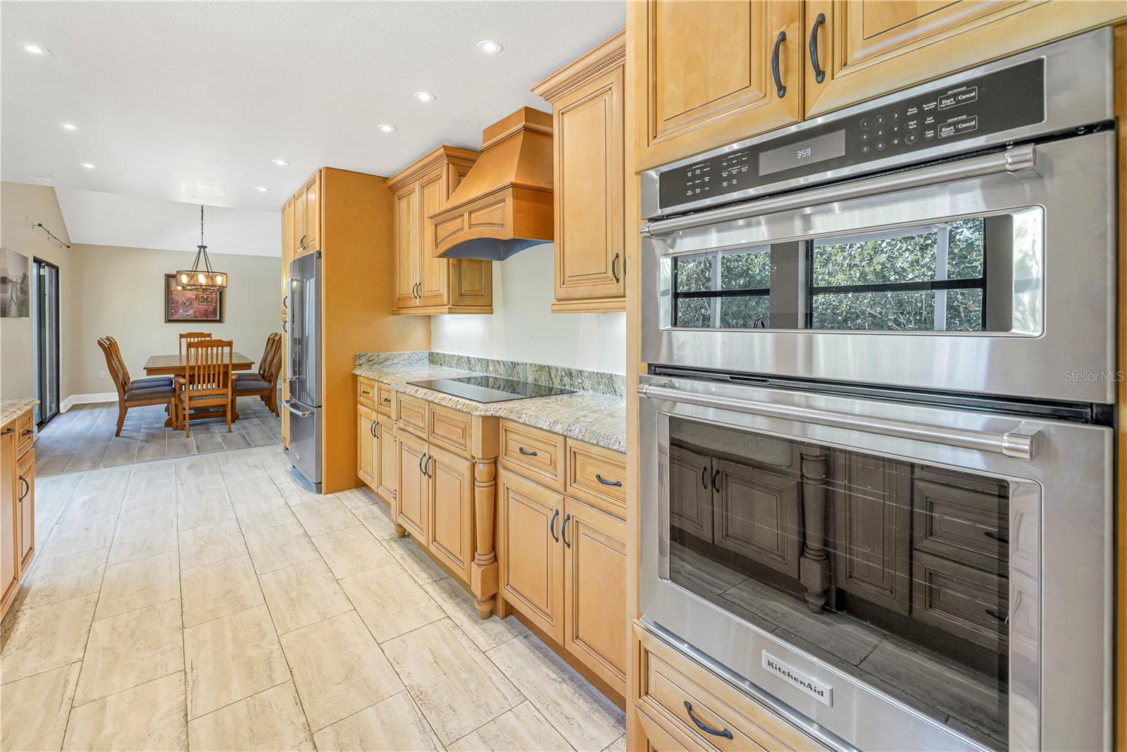 Single Family Residence in SARASOTA FL 752 TROPICAL CIRCLE 17.jpg