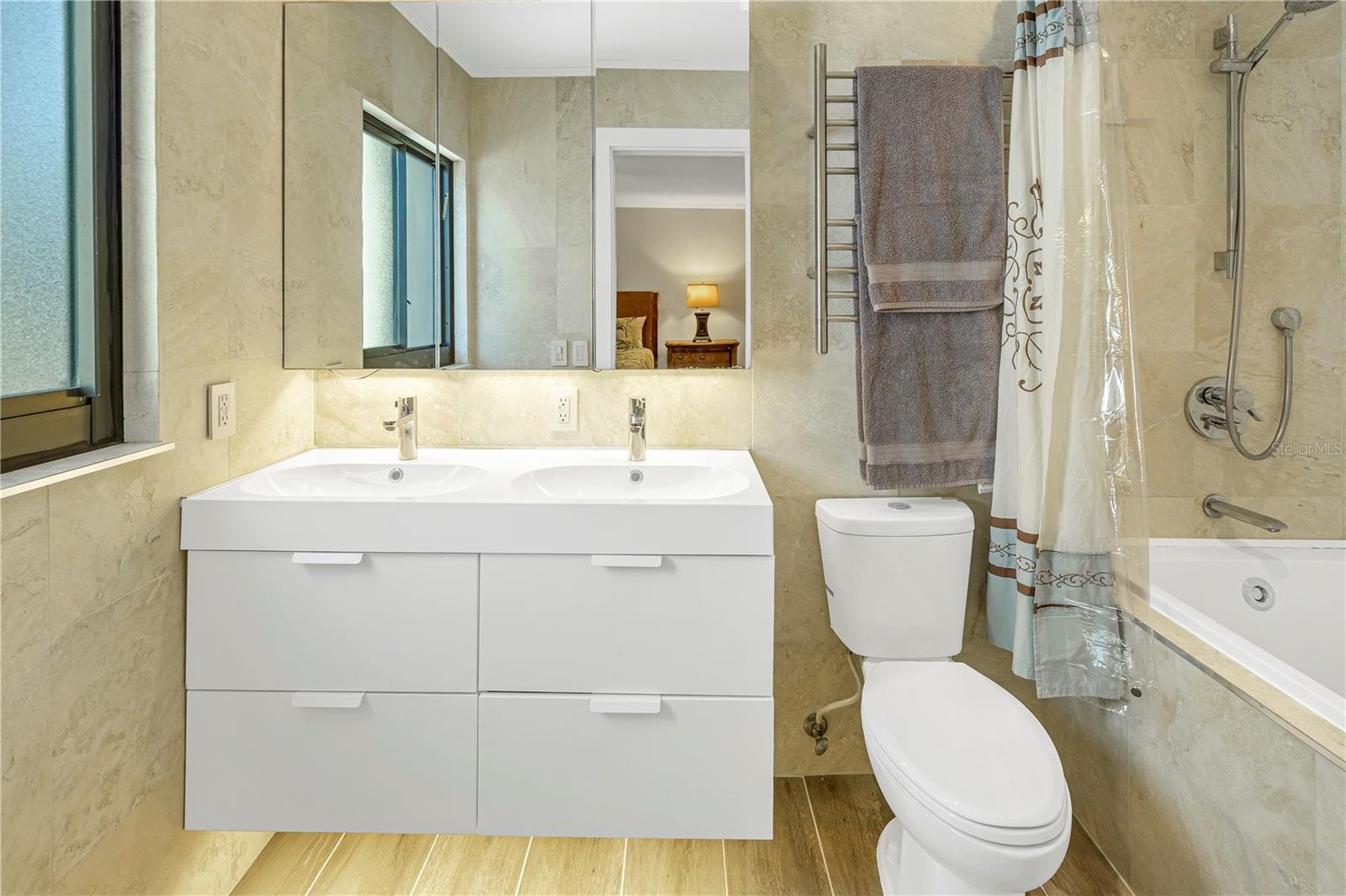 Single Family Residence in SARASOTA FL 752 TROPICAL CIRCLE 34.jpg