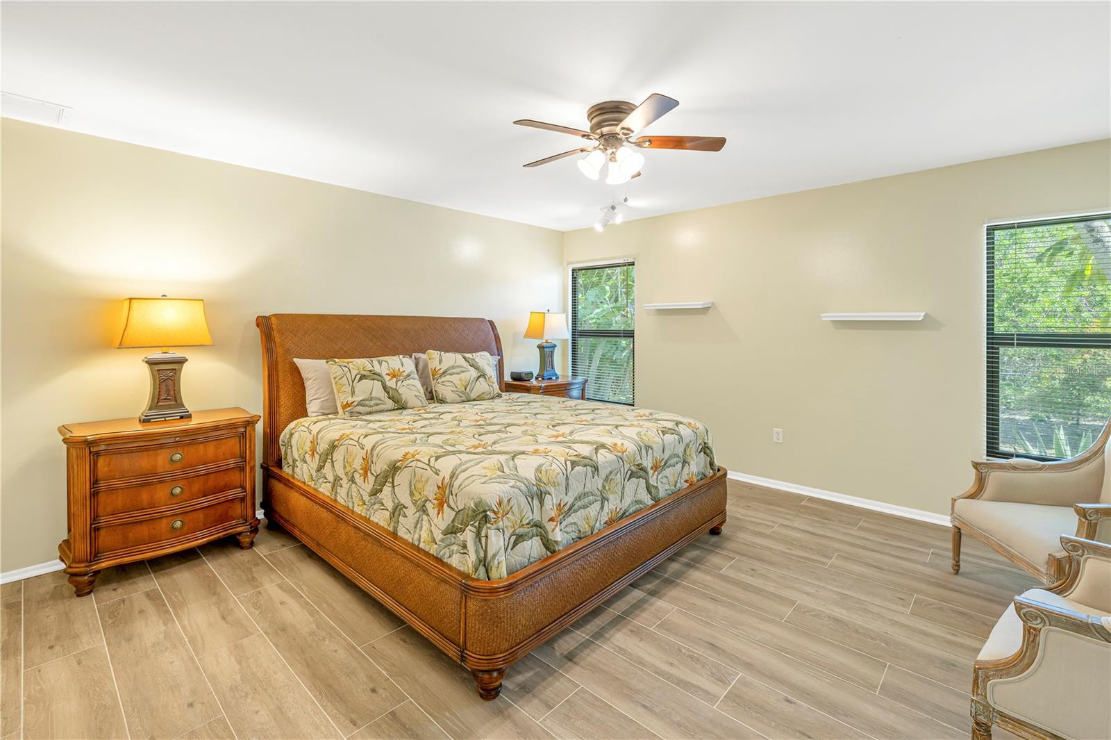 Single Family Residence in SARASOTA FL 752 TROPICAL CIRCLE 32.jpg