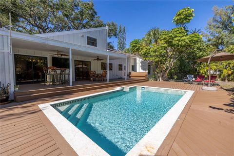 Single Family Residence in SARASOTA FL 752 TROPICAL CIRCLE 41.jpg