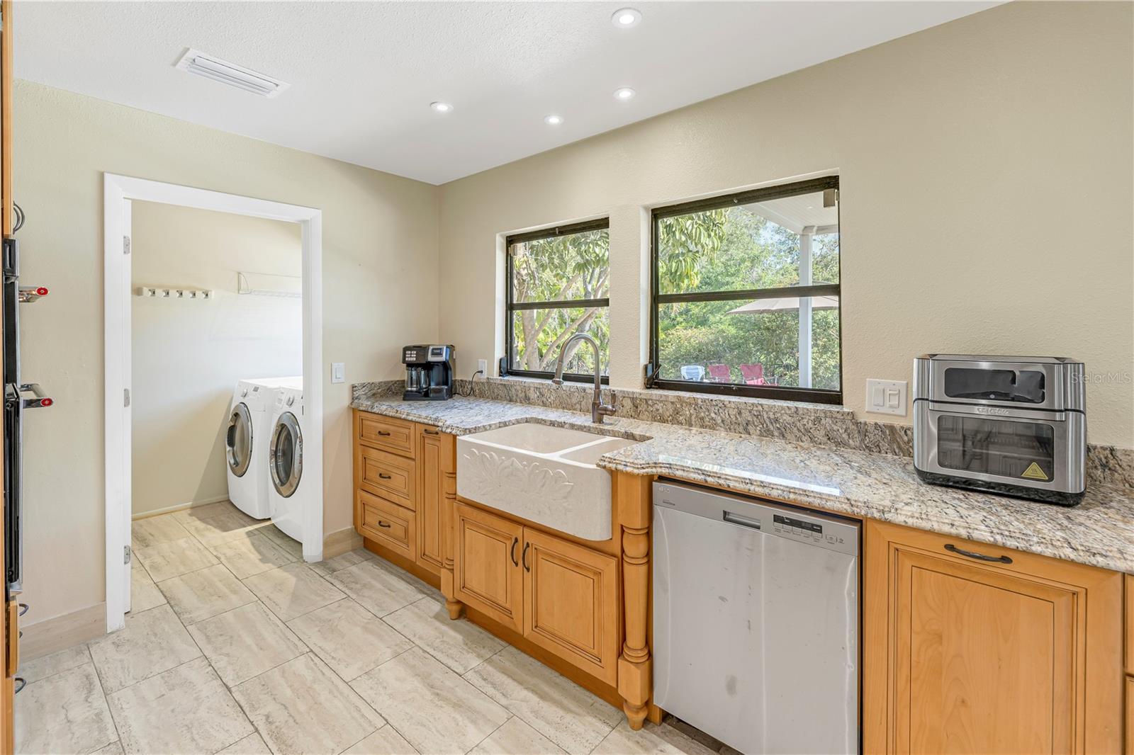 Single Family Residence in SARASOTA FL 752 TROPICAL CIRCLE 14.jpg