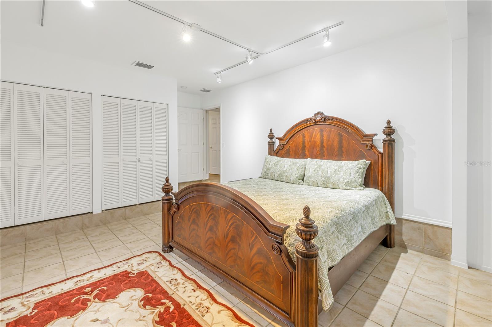 Single Family Residence in SARASOTA FL 752 TROPICAL CIRCLE 31.jpg