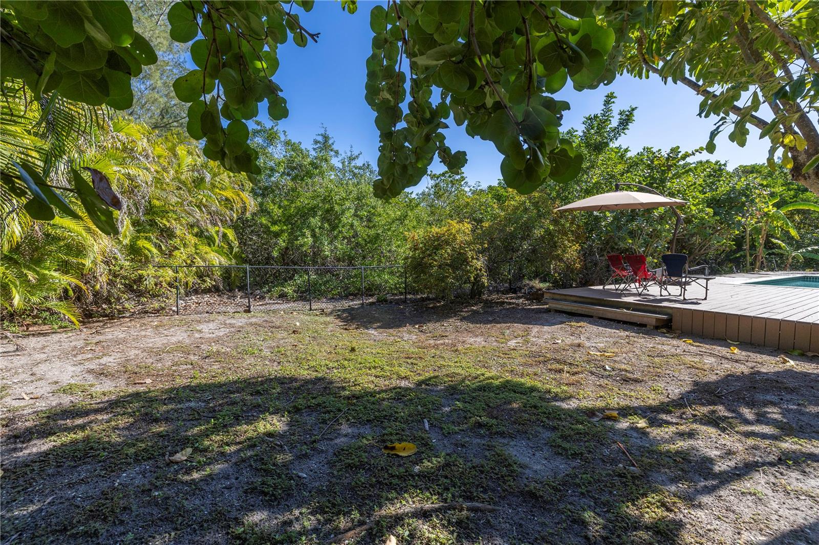 Single Family Residence in SARASOTA FL 752 TROPICAL CIRCLE 42.jpg