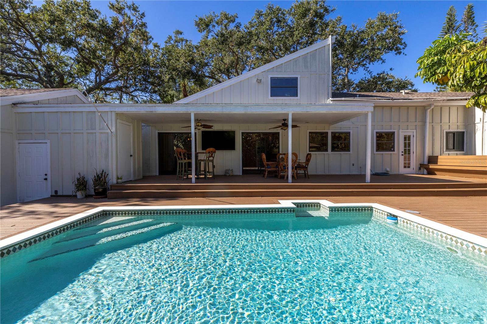 Single Family Residence in SARASOTA FL 752 TROPICAL CIRCLE 40.jpg