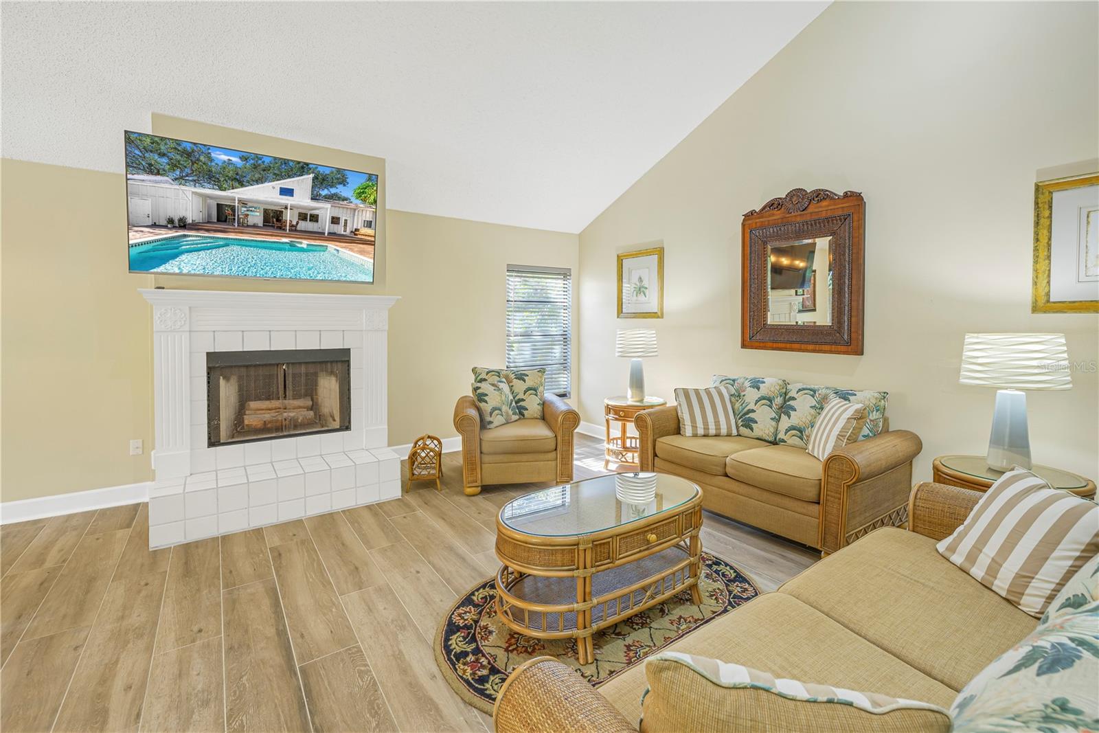Single Family Residence in SARASOTA FL 752 TROPICAL CIRCLE 5.jpg