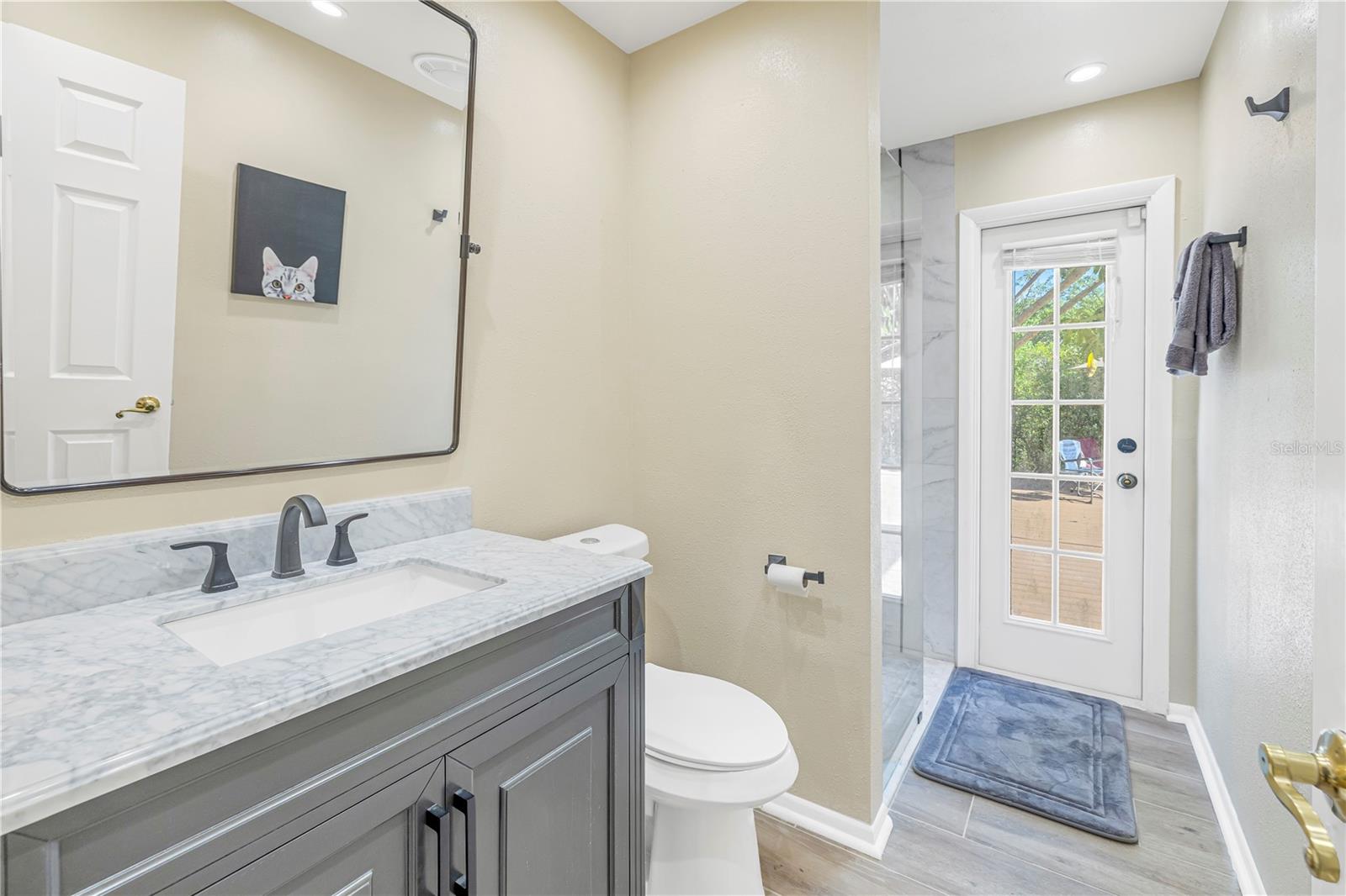 Single Family Residence in SARASOTA FL 752 TROPICAL CIRCLE 24.jpg