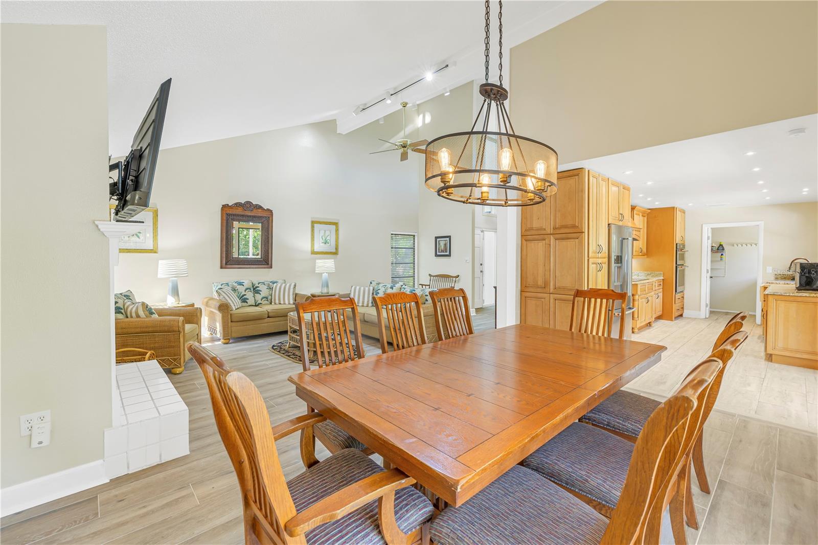 Single Family Residence in SARASOTA FL 752 TROPICAL CIRCLE 9.jpg