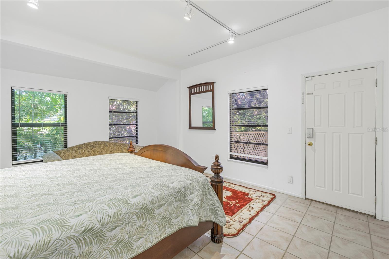 Single Family Residence in SARASOTA FL 752 TROPICAL CIRCLE 30.jpg
