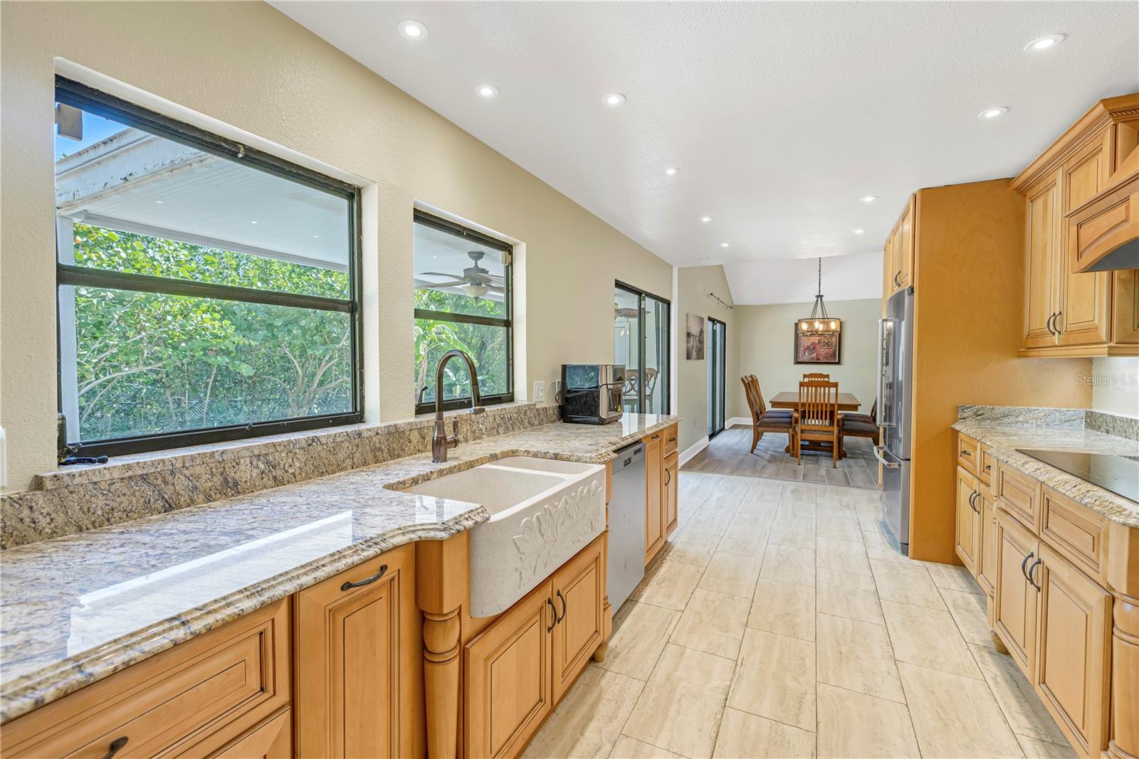 Single Family Residence in SARASOTA FL 752 TROPICAL CIRCLE 18.jpg