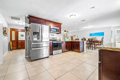 Single Family Residence in DADE CITY FL 35836 LAKESHORE DRIVE 3.jpg