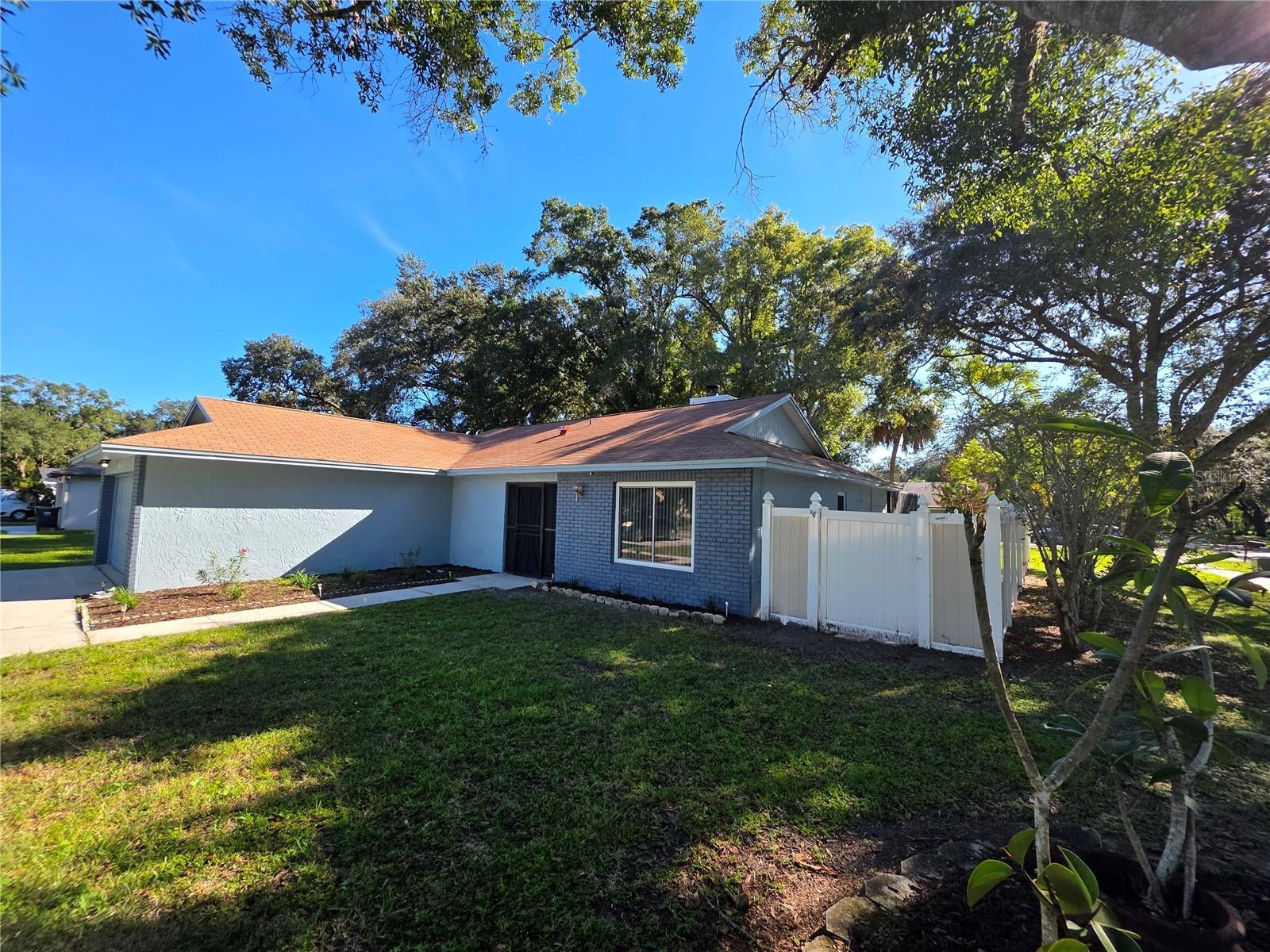 17717 Cranbrook Dr, Lutz, FL 33549 photo