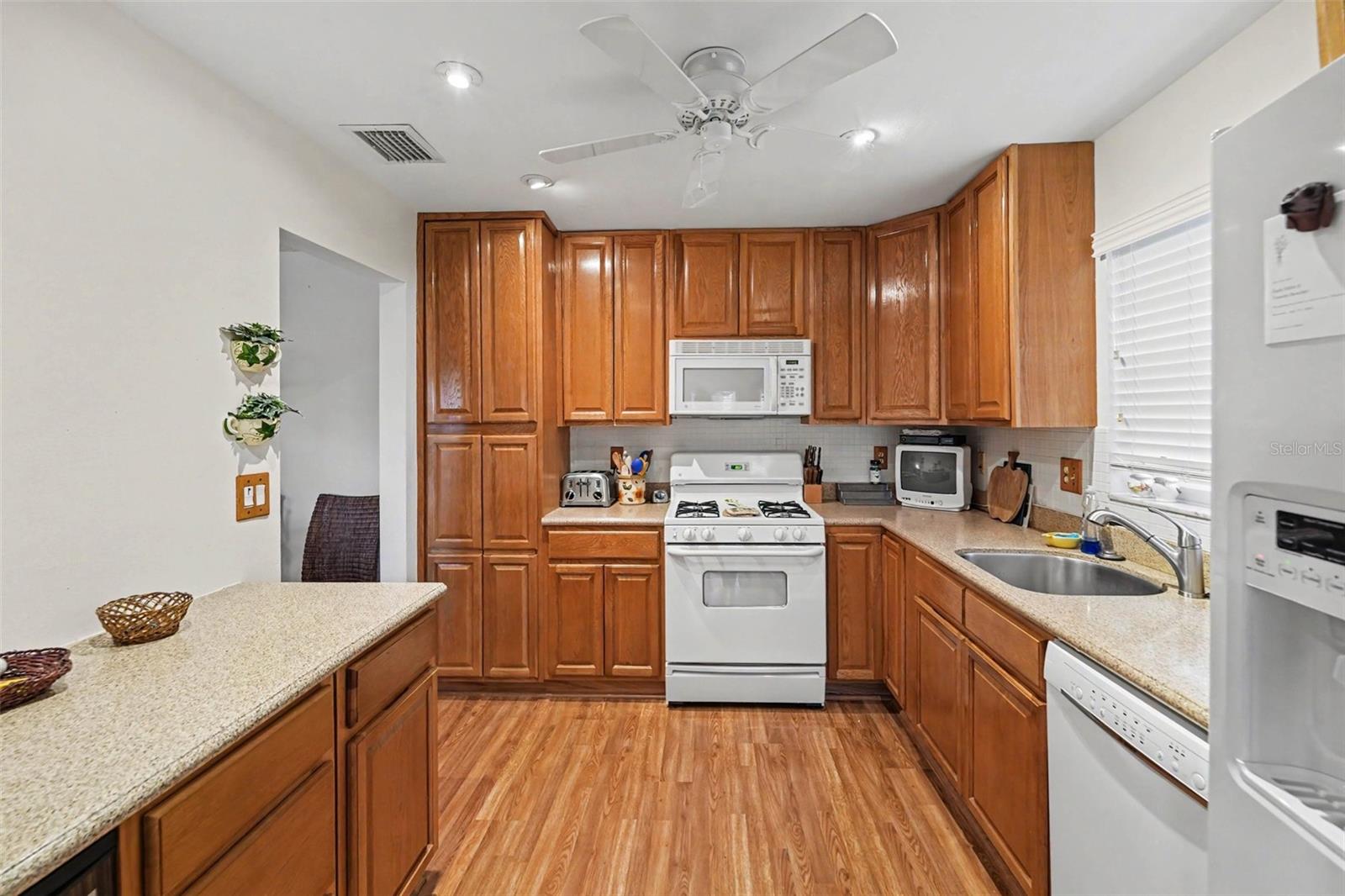 5970 80 St #301, Saint Petersburg, FL 33709 photo