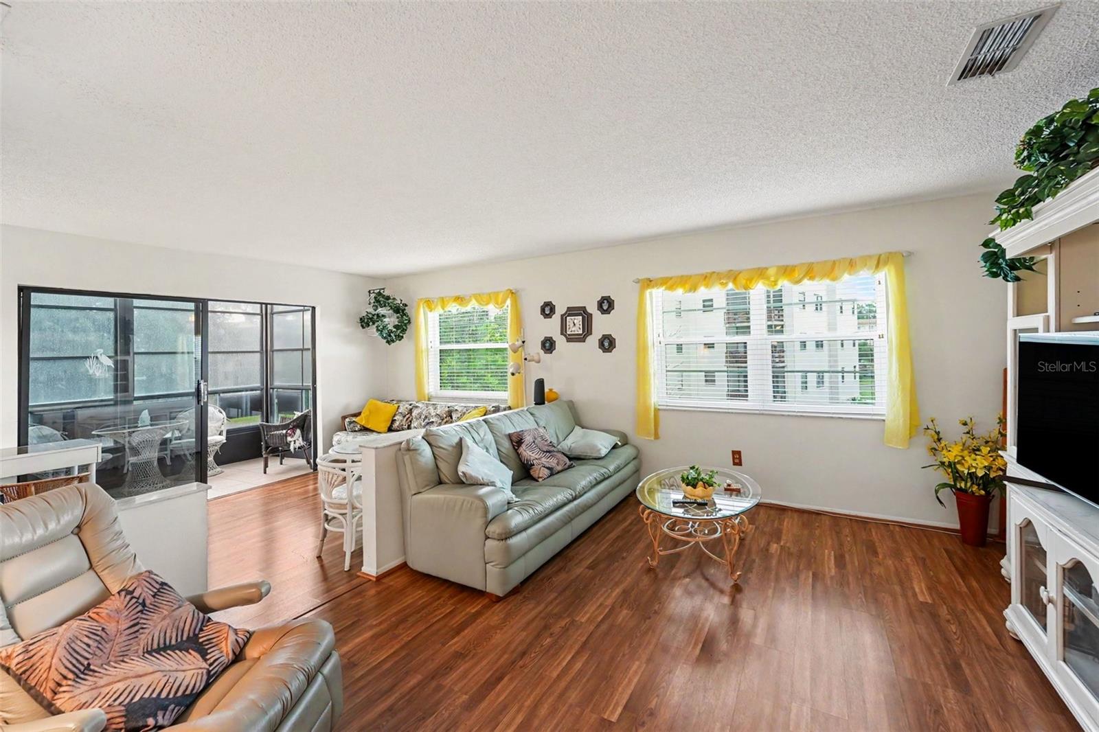 5970 80 St #301, Saint Petersburg, FL 33709 photo