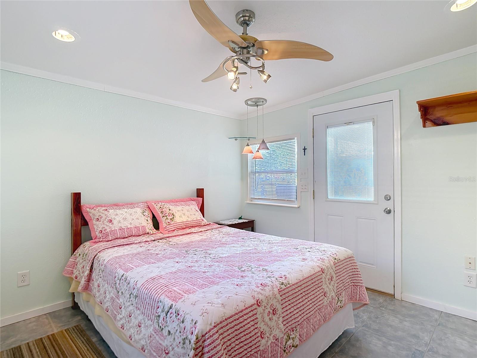 Manufactured Home in DADE CITY FL 10033 WELLINGTON AVENUE 33.jpg
