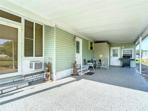 Manufactured Home in DADE CITY FL 10033 WELLINGTON AVENUE 3.jpg