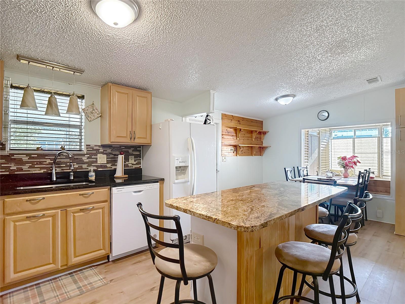Manufactured Home in DADE CITY FL 10033 WELLINGTON AVENUE 12.jpg