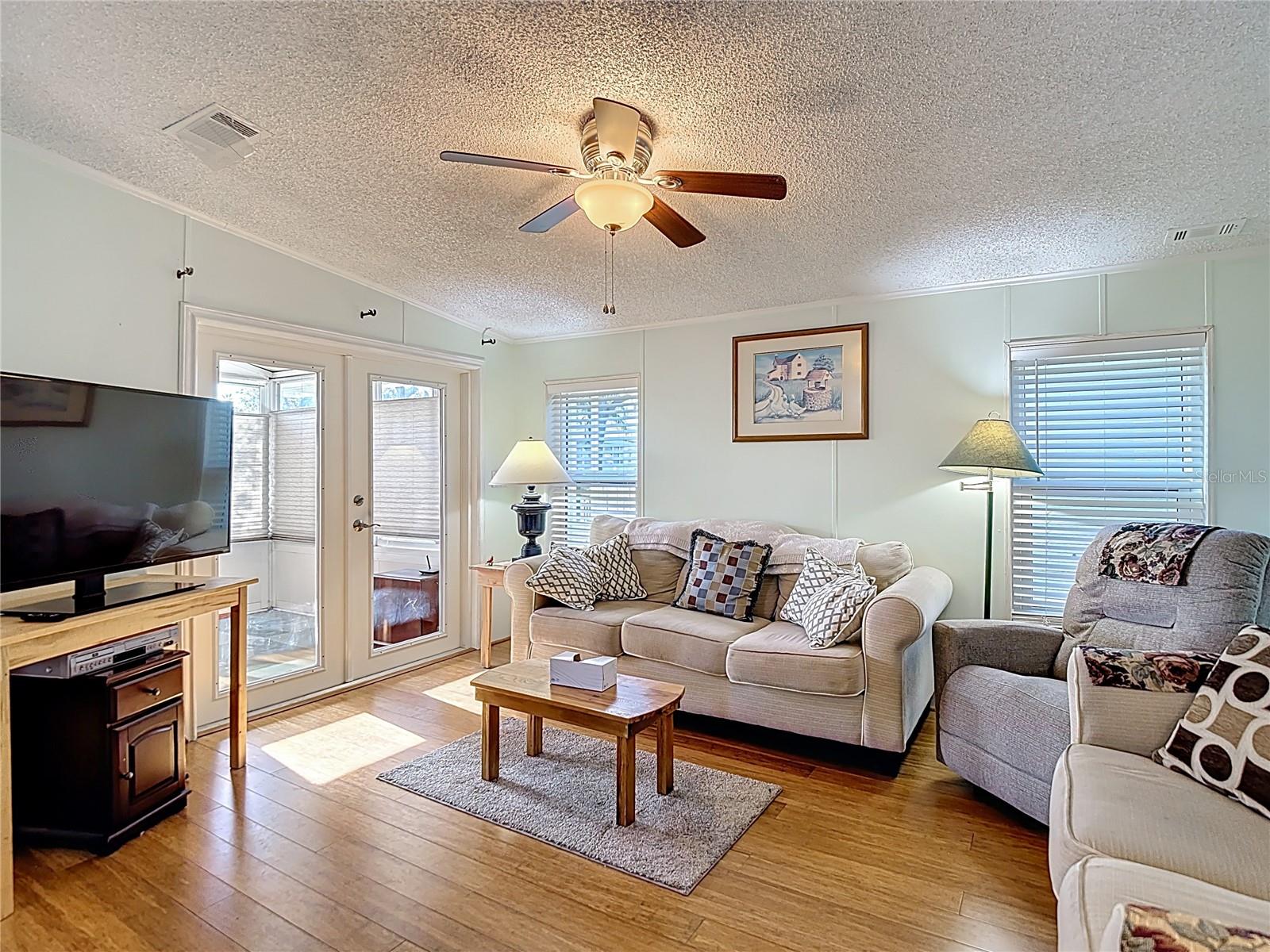 Manufactured Home in DADE CITY FL 10033 WELLINGTON AVENUE 18.jpg