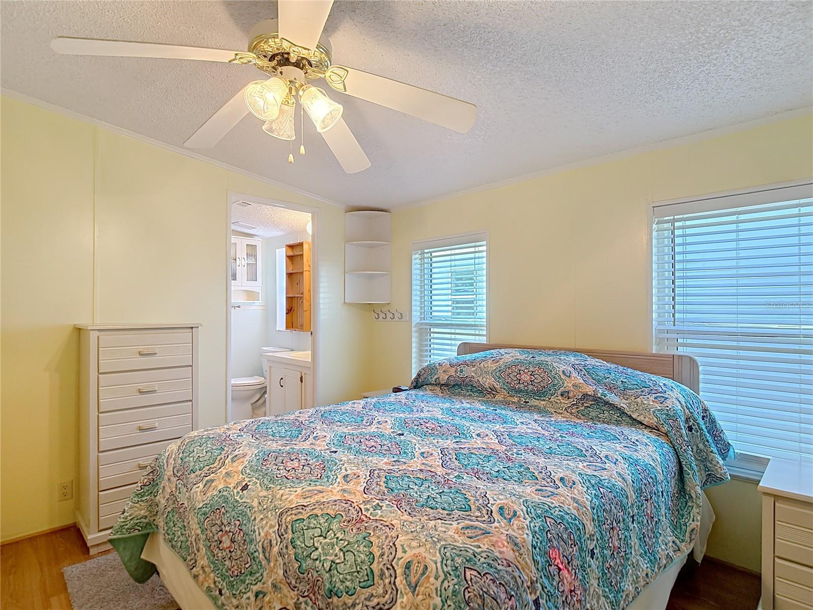 Manufactured Home in DADE CITY FL 10033 WELLINGTON AVENUE 24.jpg
