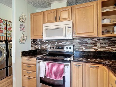 Manufactured Home in DADE CITY FL 10033 WELLINGTON AVENUE 9.jpg