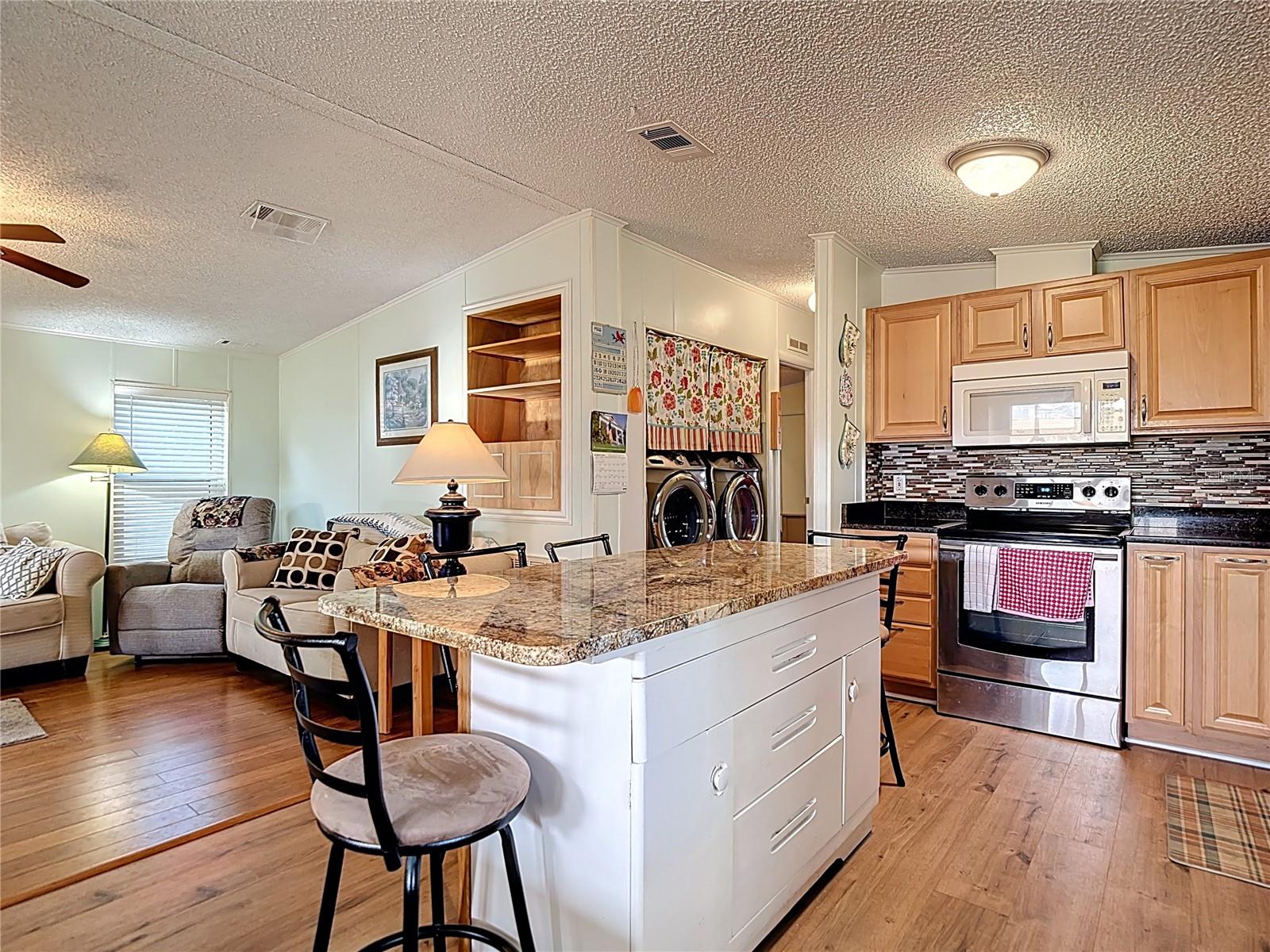 Manufactured Home in DADE CITY FL 10033 WELLINGTON AVENUE 5.jpg