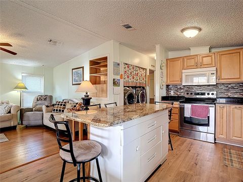 Manufactured Home in DADE CITY FL 10033 WELLINGTON AVENUE 5.jpg