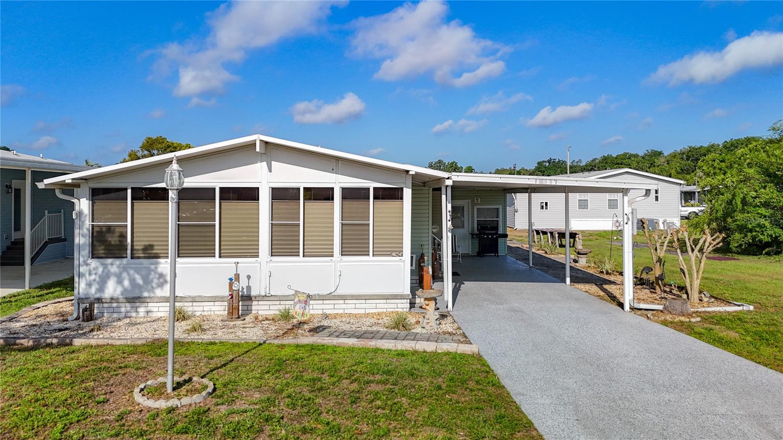 Manufactured Home in DADE CITY FL 10033 WELLINGTON AVENUE 1.jpg