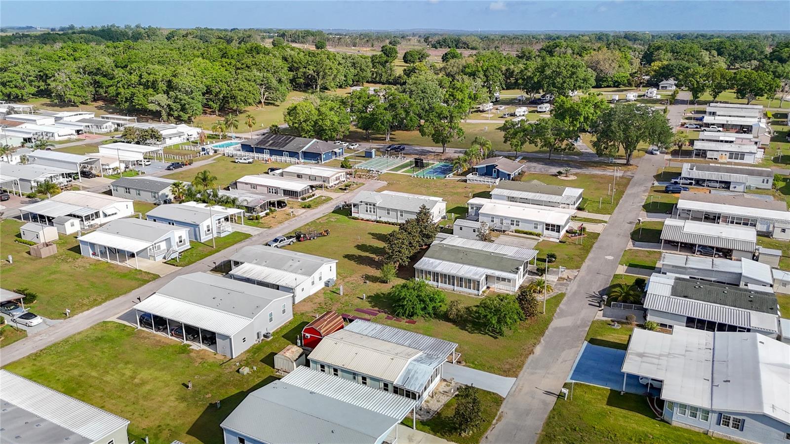 Manufactured Home in DADE CITY FL 10033 WELLINGTON AVENUE 47.jpg