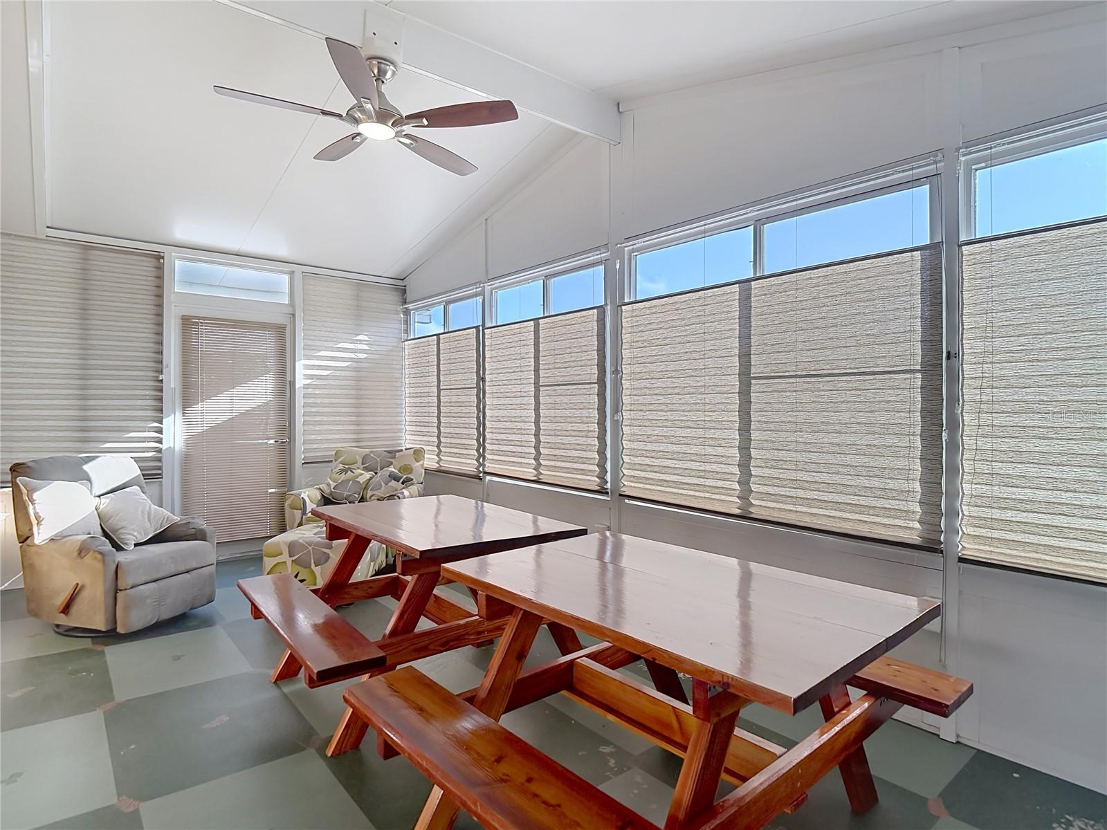 Manufactured Home in DADE CITY FL 10033 WELLINGTON AVENUE 40.jpg