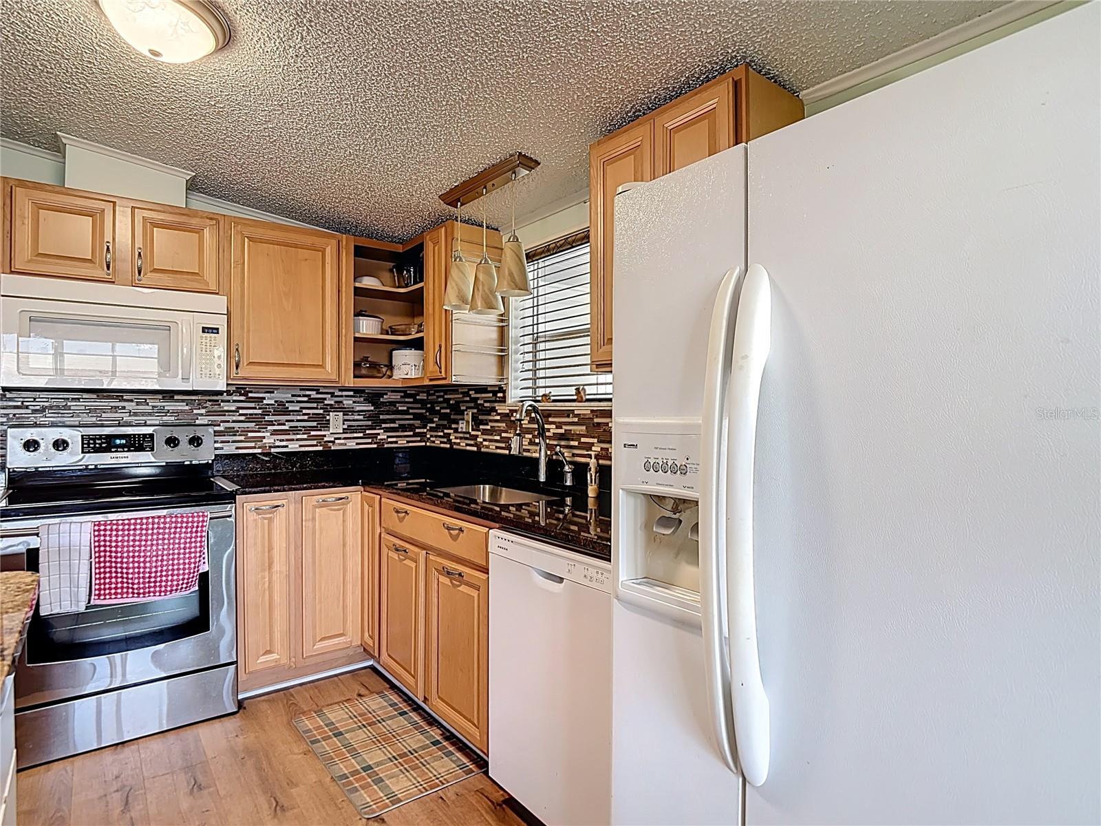 Manufactured Home in DADE CITY FL 10033 WELLINGTON AVENUE 6.jpg