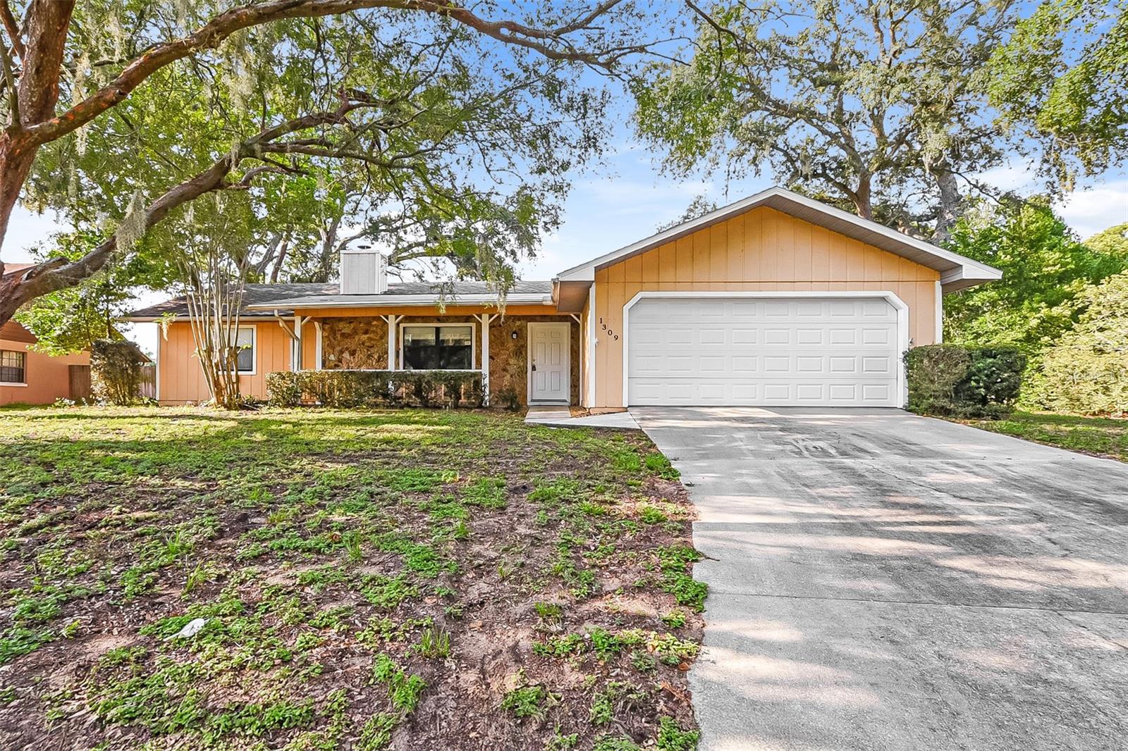 1309 Cove Pl, Tavares, FL 32778