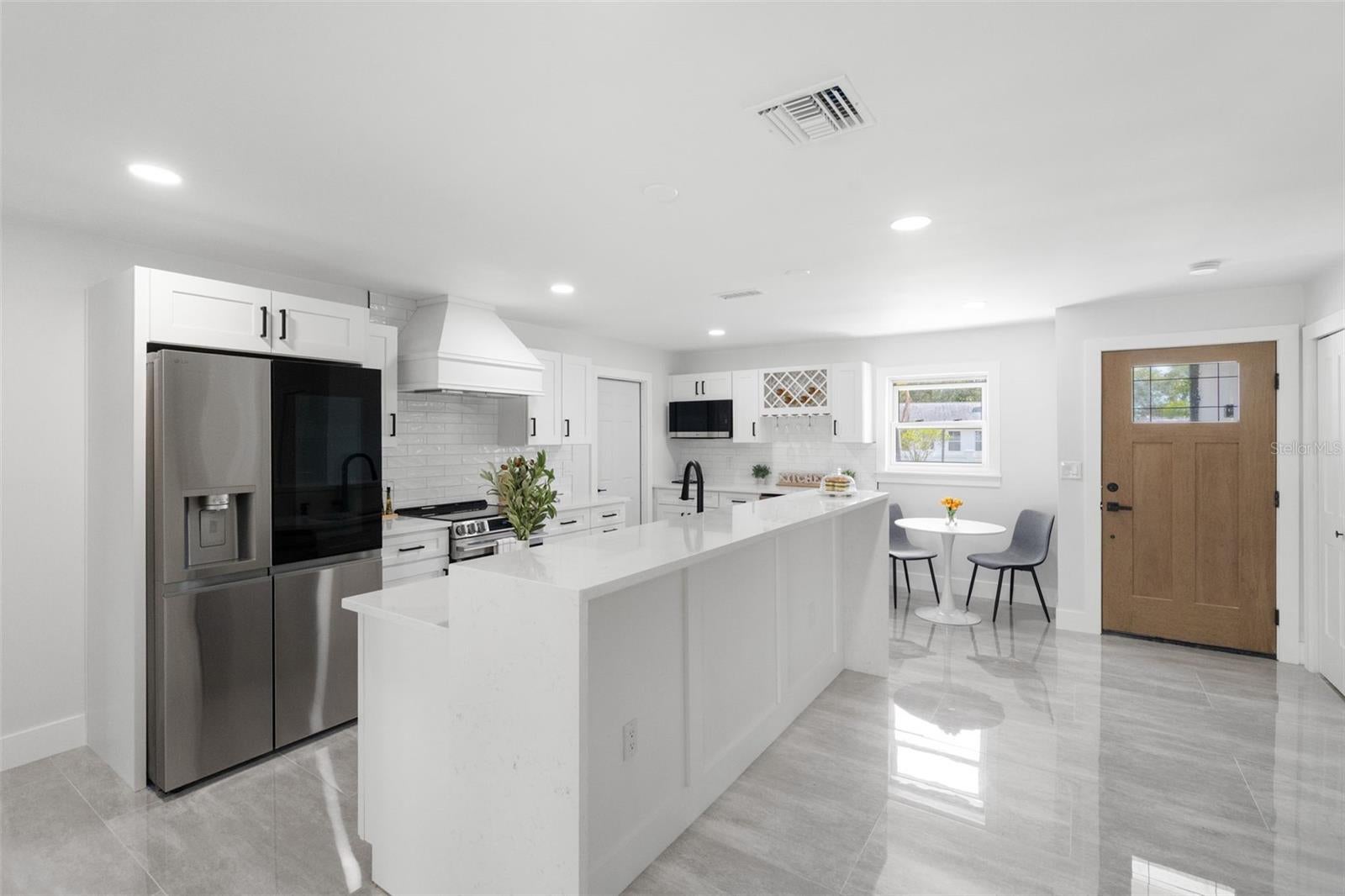 1715 Delaware Ave, Saint Petersburg, FL 33703 photo