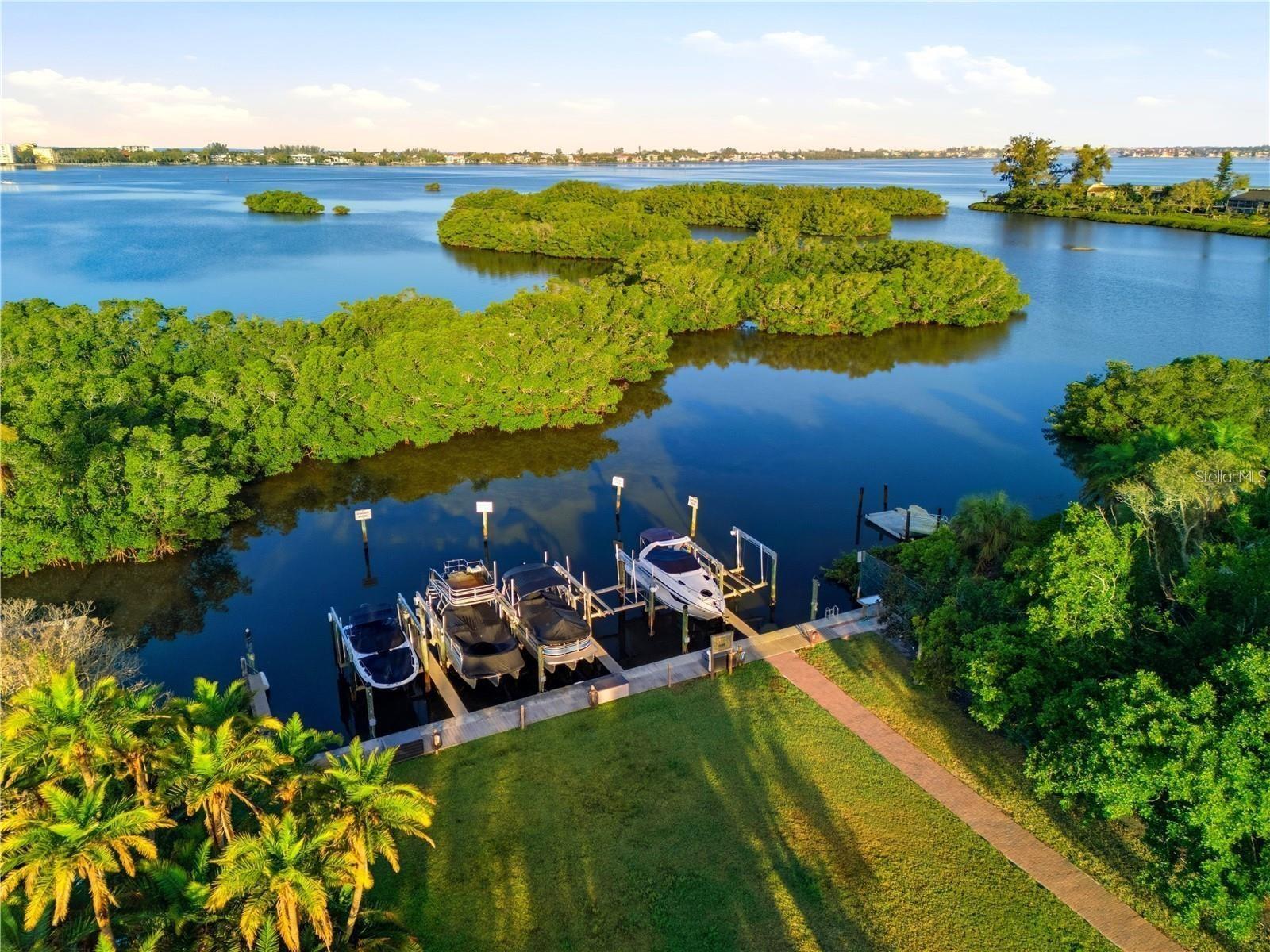 1740 Assisi Dr, Sarasota, FL 34231 photo