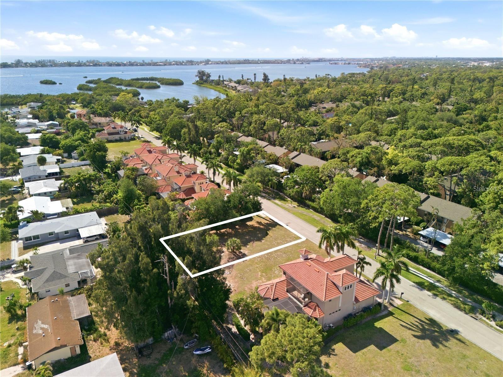 1740 Assisi Dr, Sarasota, FL 34231 photo