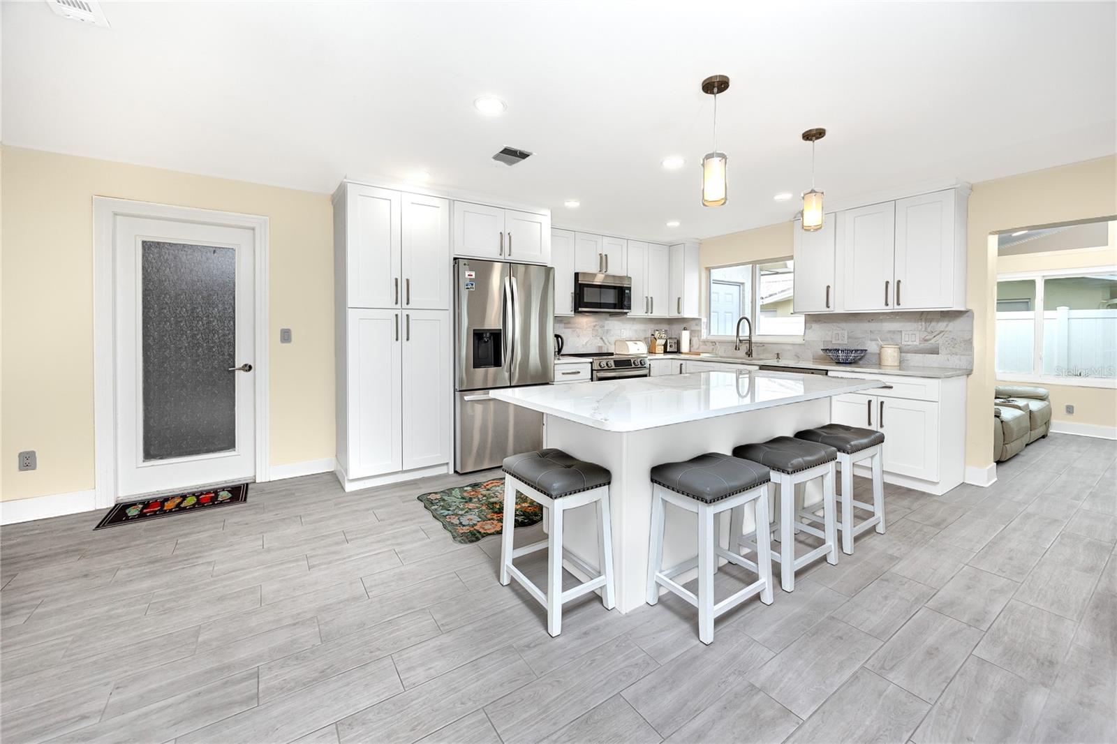 107 21 St, Belleair Beach, FL 33786 photo
