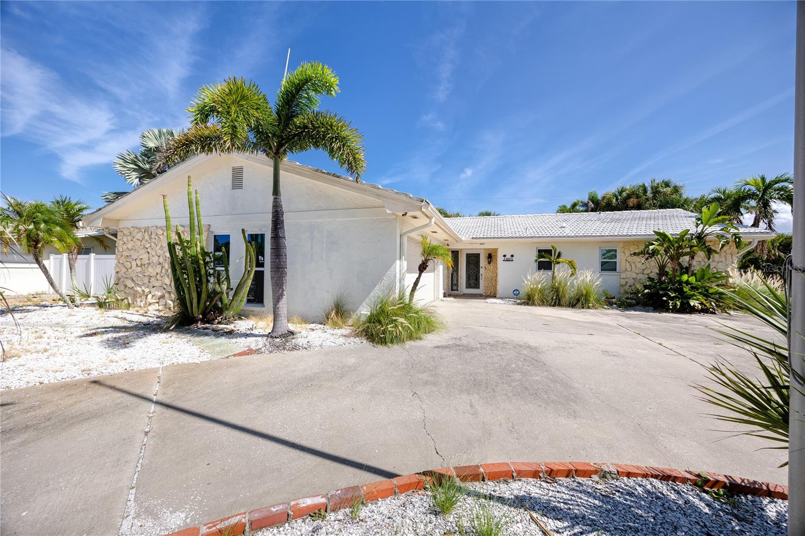 107 21 St, Belleair Beach, FL 33786 photo