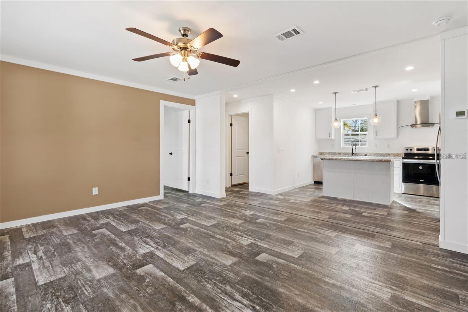 5234 Yellow Pine St, Saint Petersburg, FL 33709 photo