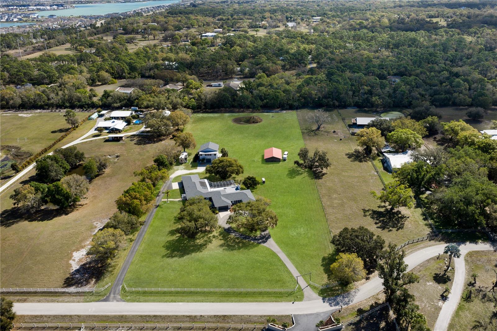 1516 Fox Creek Dr, Sarasota, FL 34240 photo
