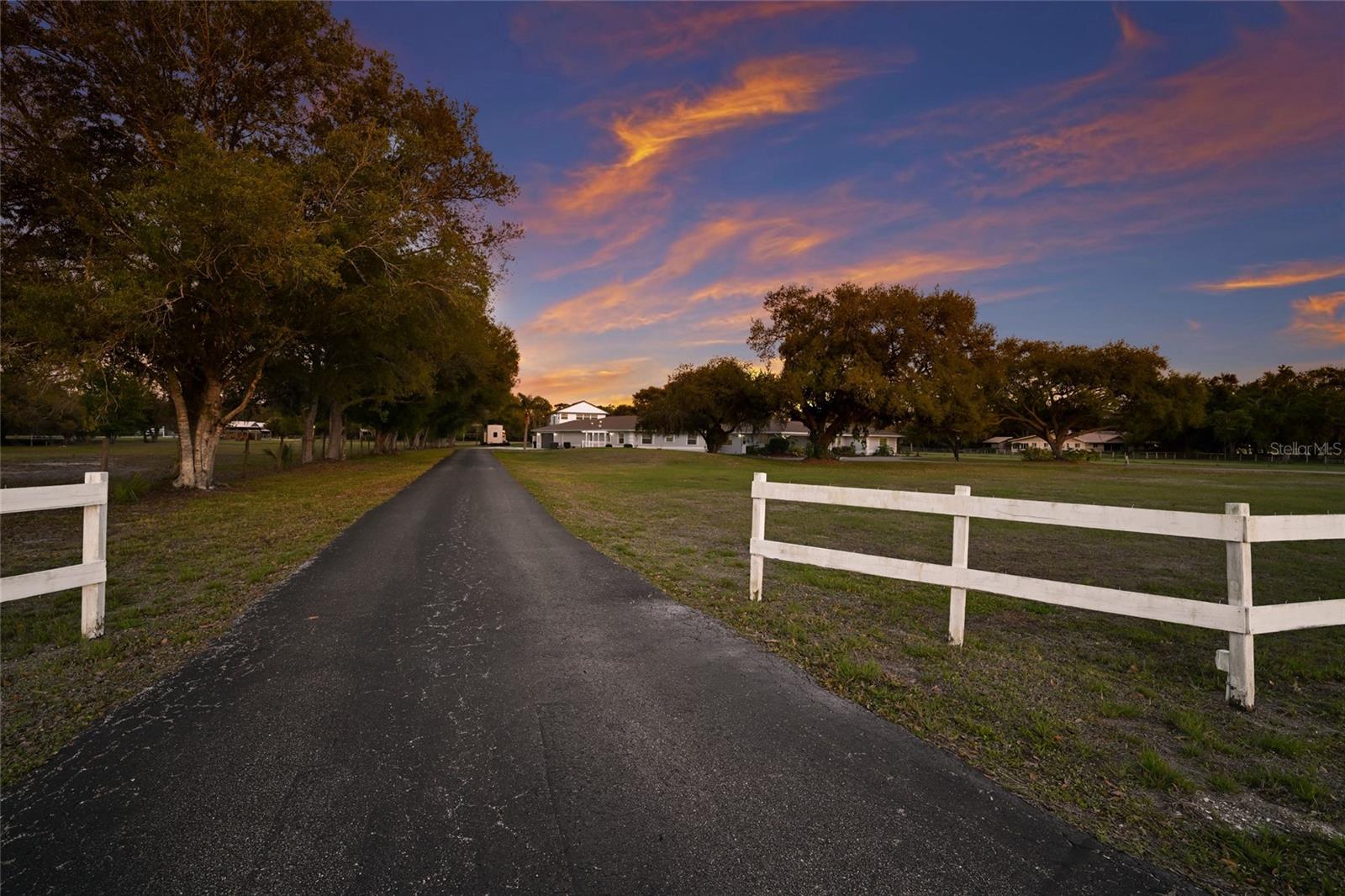 1516 Fox Creek Dr, Sarasota, FL 34240 photo
