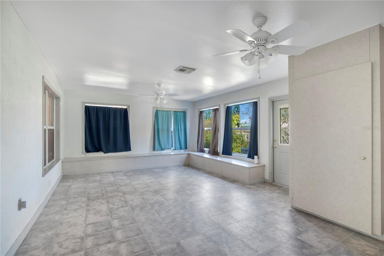 6019 Long Peak Dr, Orlando, FL 32810 photo