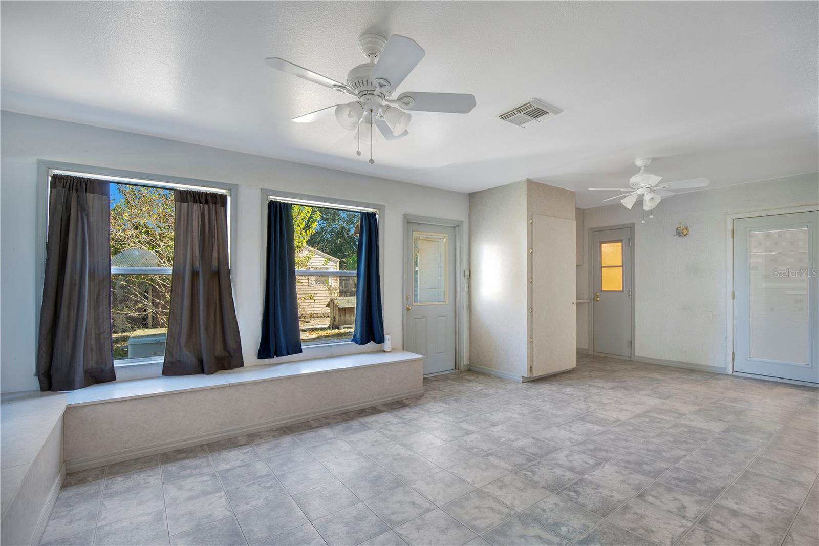 6019 Long Peak Dr, Orlando, FL 32810 photo