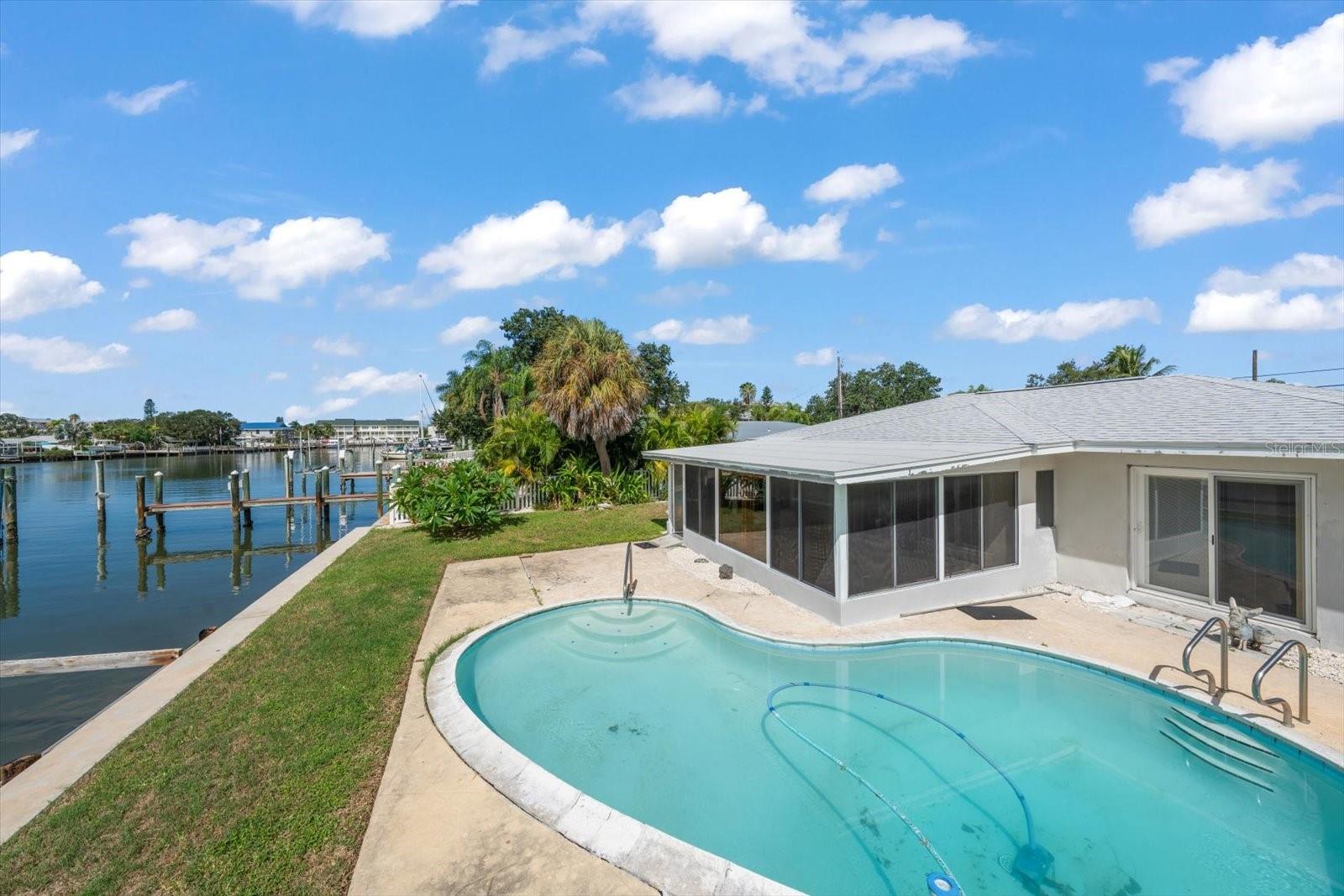 337 La Hacienda Dr, Indian Rocks Beach, FL 33785 photo